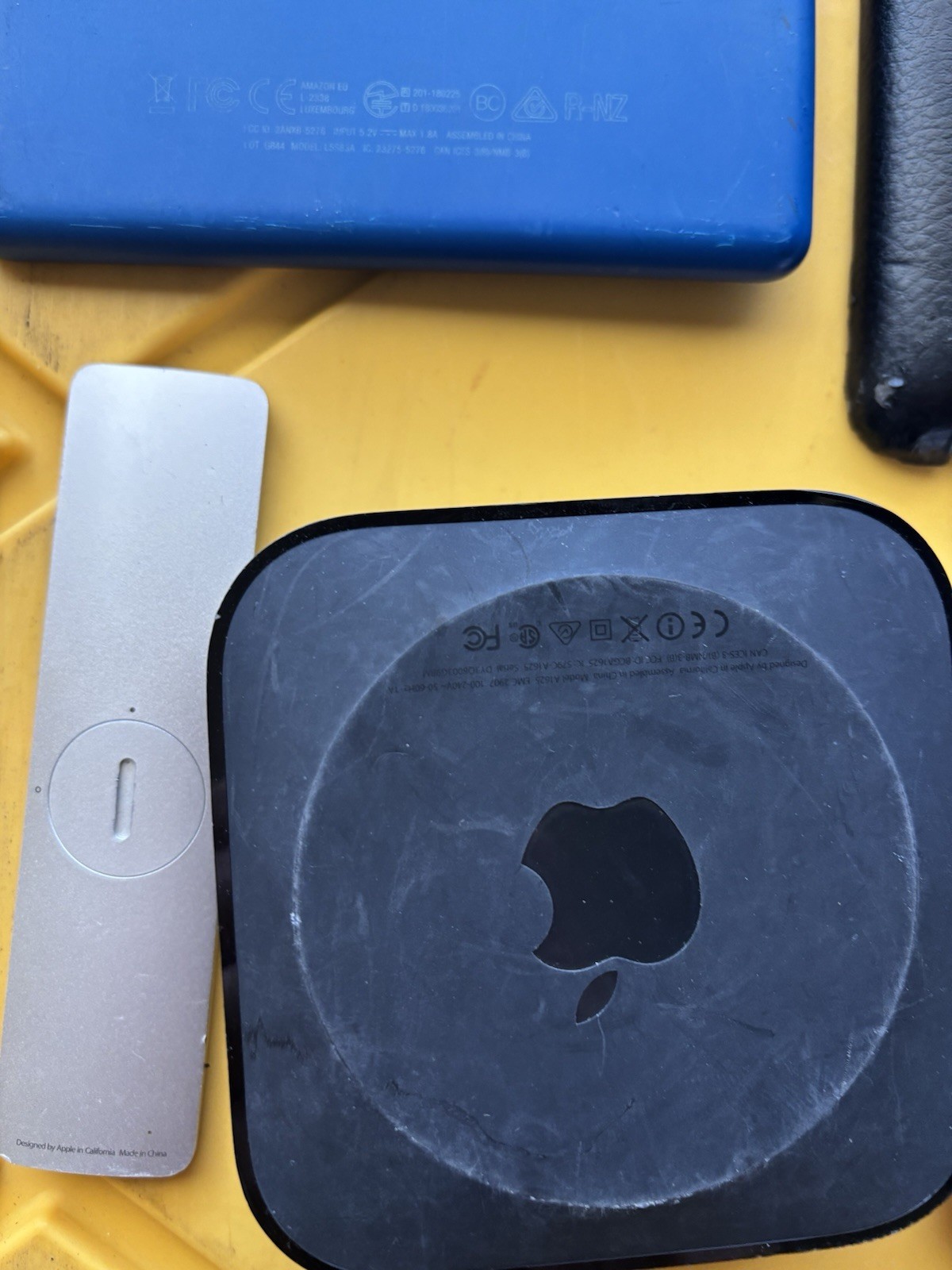 Apple and random electronics For Parts Lot (READ DESCRIPTION)