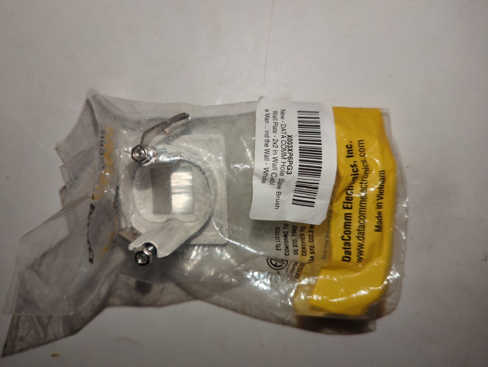 DATA COMM Hole Saw Brush Wall Plate 2×2 in Wall Cable White