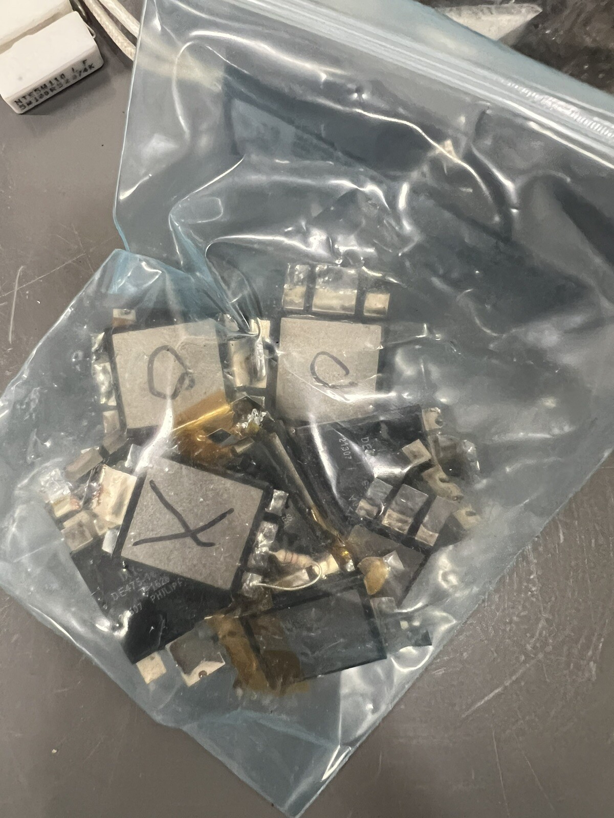 Lot of 935C4W3K capcaitors and resistor
