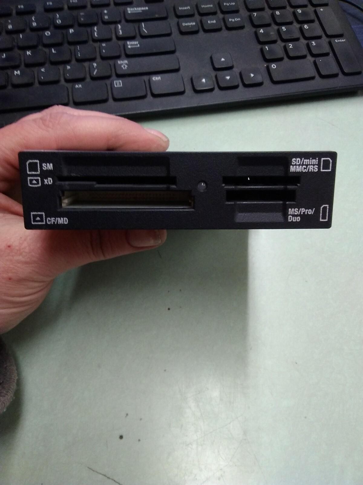 TEAC CA-200-B02 MULTI CARD READER SM XD CF/MD SD.MINI MMC/RS MA/PRO/DUO