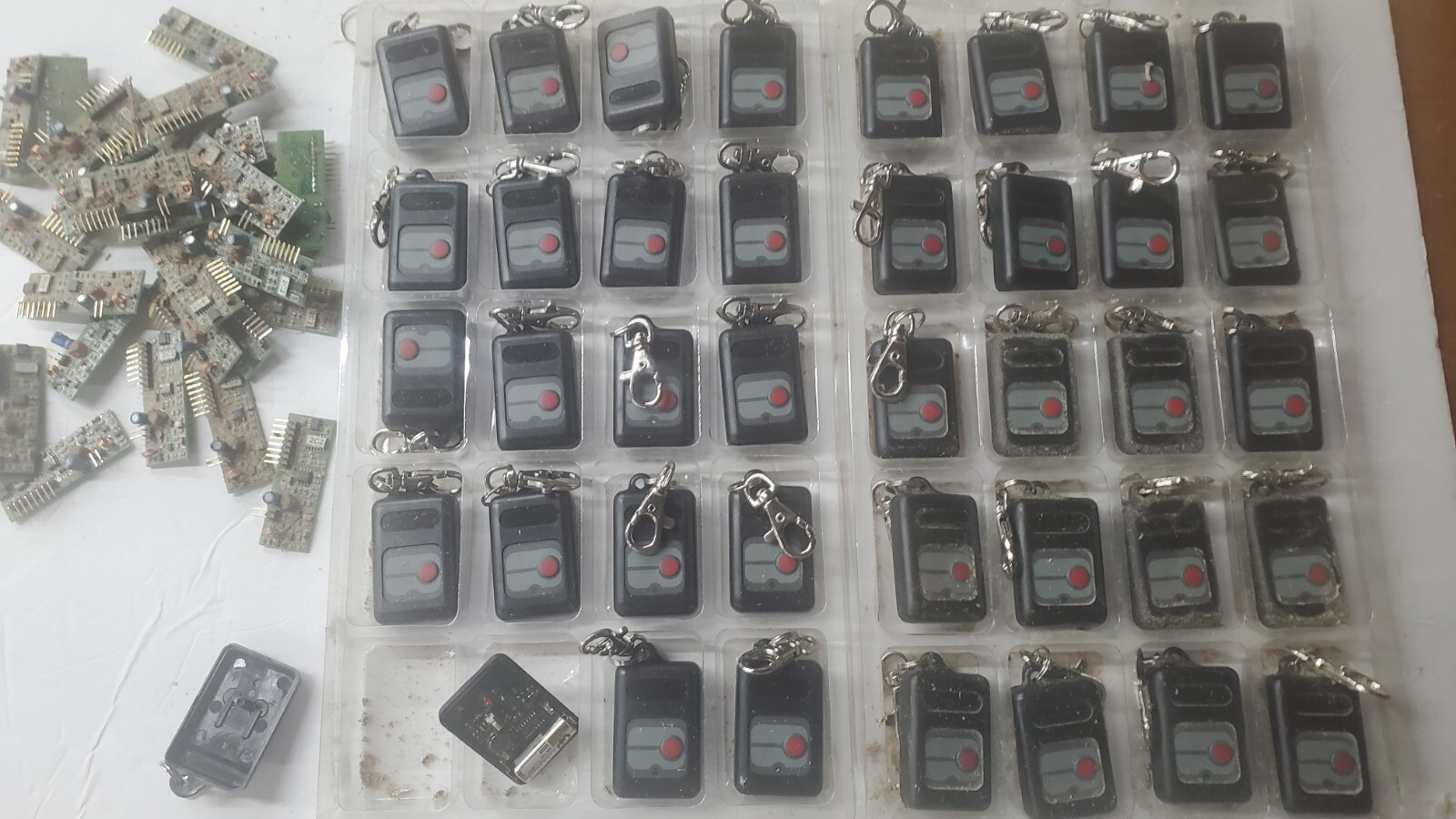Lot Of Over 2 Lbs Of Remotes For Scrap See Pictures Free Shipping!