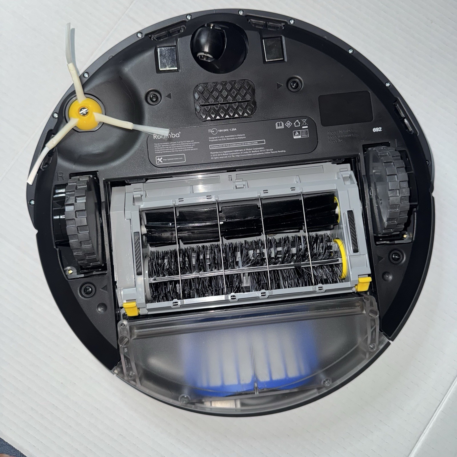 iRobot Roomba 692 Robot Vacuum – Wi-Fi Connected, Personalized Cleaning