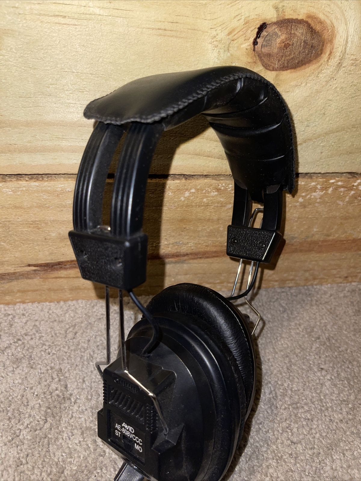 Avid Education AE-808 Switchable Stereo/Mono Headphone with Voume Control, Black