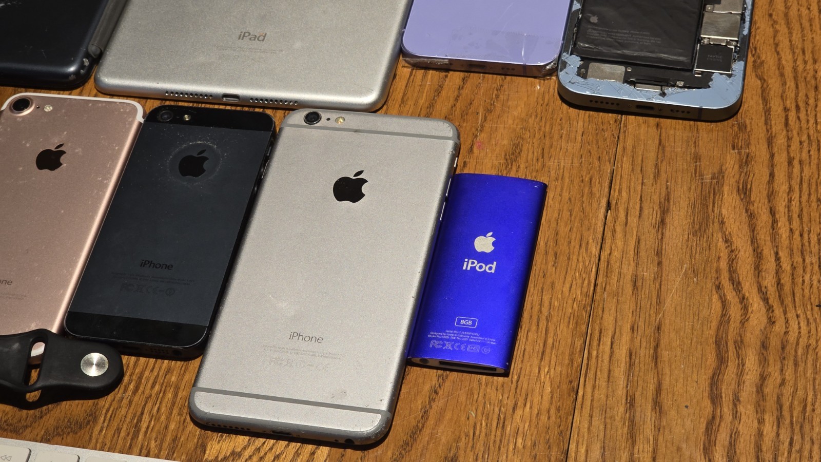 18x Apple Devices Lot iPhones iPads iPods Watch For Parts or Repair Only