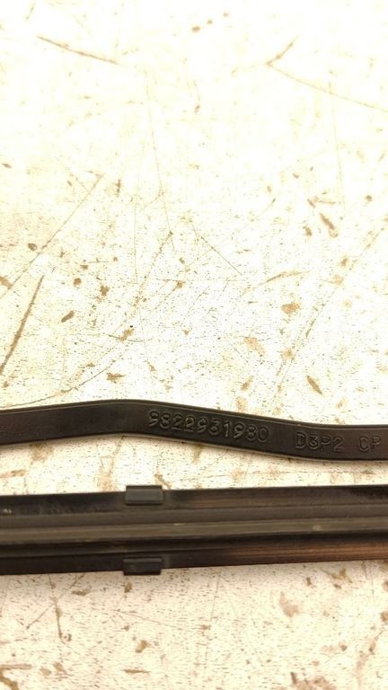 Peugeot 208 II 2024 Left windscreen wiper blade 9822931980