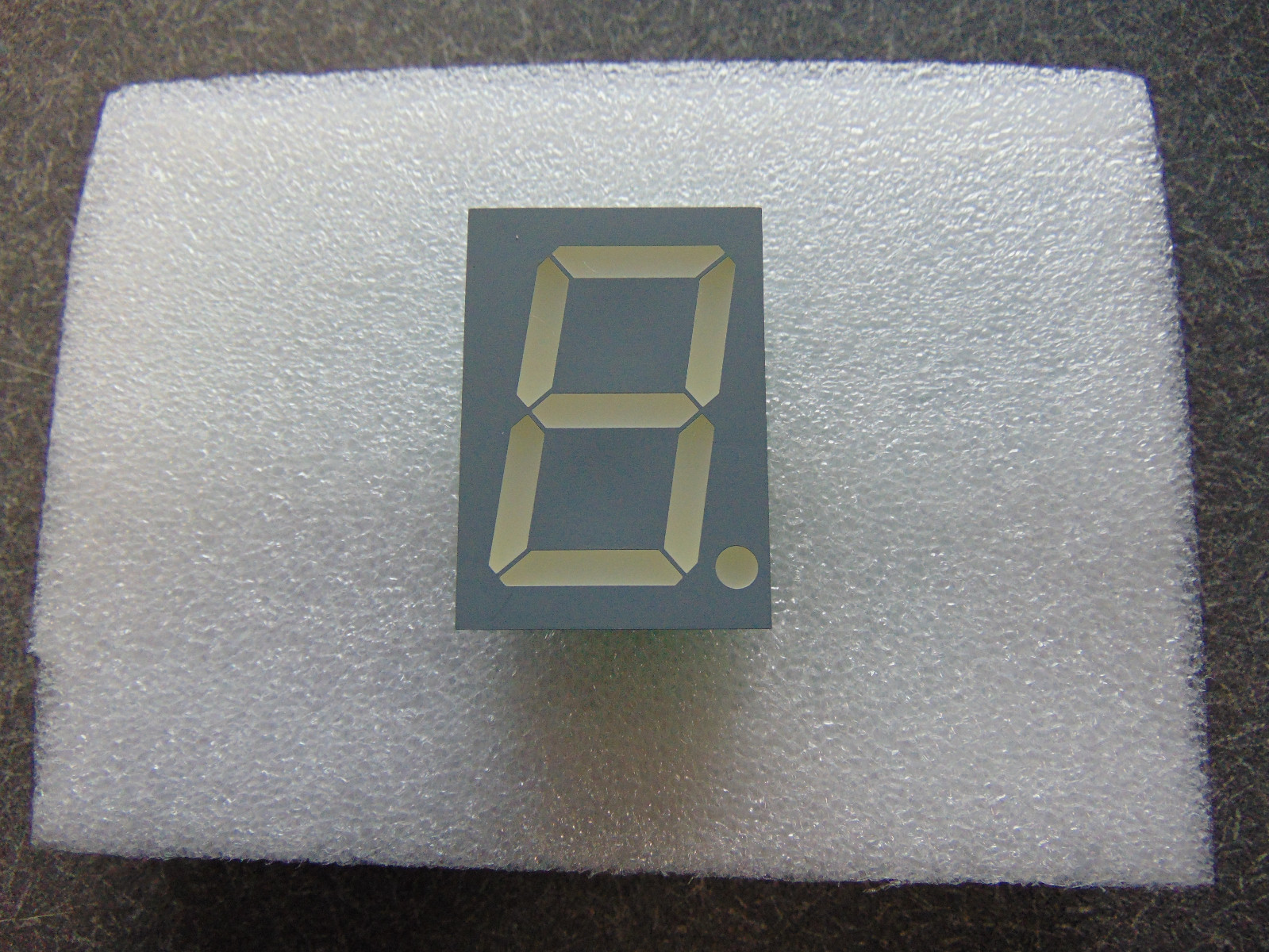 38.1mm or 1.5″ Single Digit LED Numeric Display. Gray Faced. Lights up Red