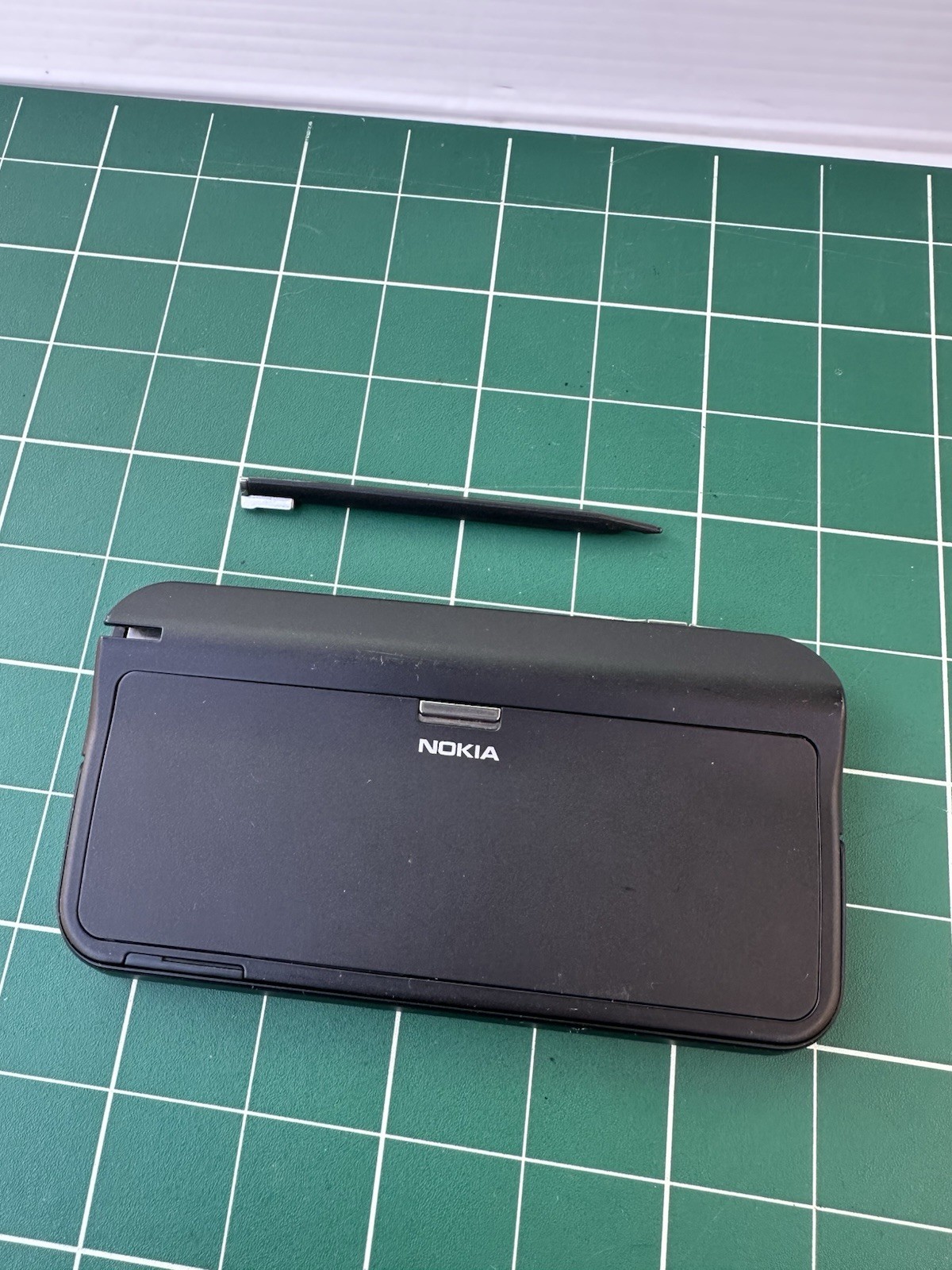 Nokia N800 RX-34 Tablet Silver Black Bluetooth Wi-Fi- No Charger- Untested! Bin7