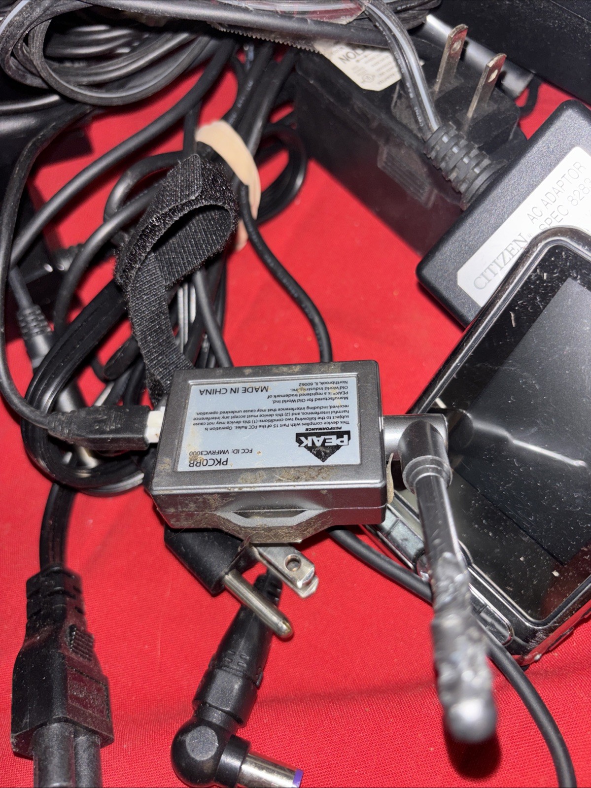 Huge Estate Mixed Lot Electronic Stuff adapters transformer power supply-60126