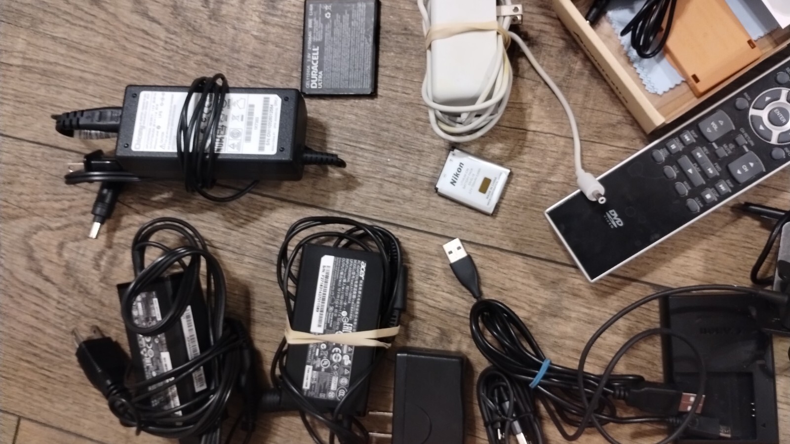 Lot Random Tech Box – Electronics Cables Chargers Cases Power IPad Amplifier etc