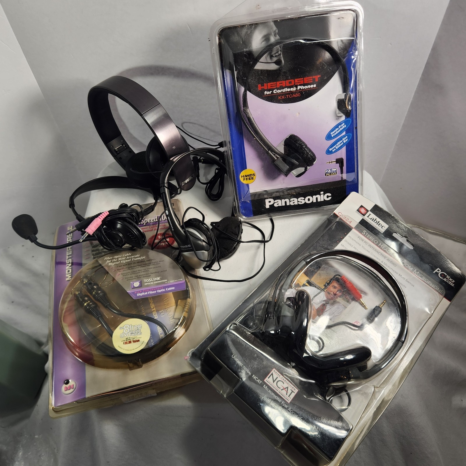 Lot Of Random Electronics Recorders, Headsets, Ear Buds, Remotes , See Pics