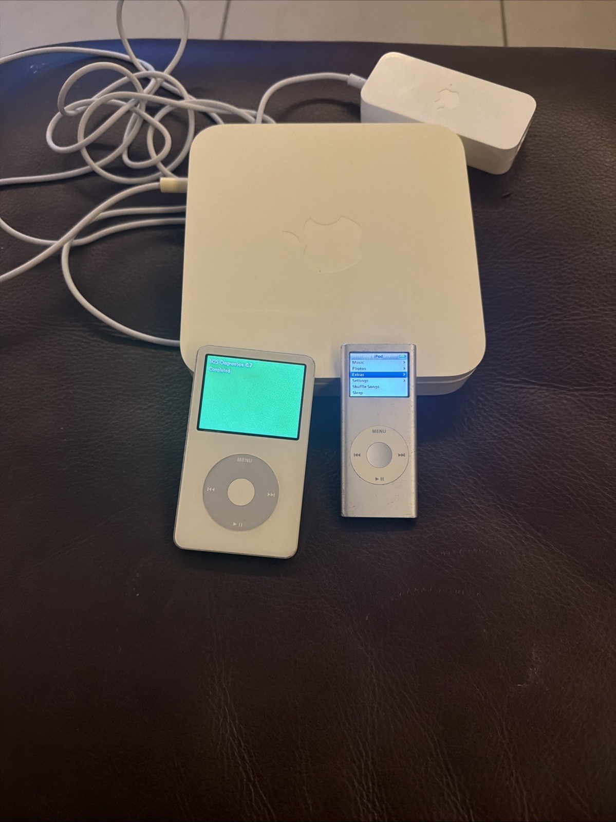 Apple Lot: iPod Video 30gb, IPad Nano 2gb, Apple AirPort Extreme