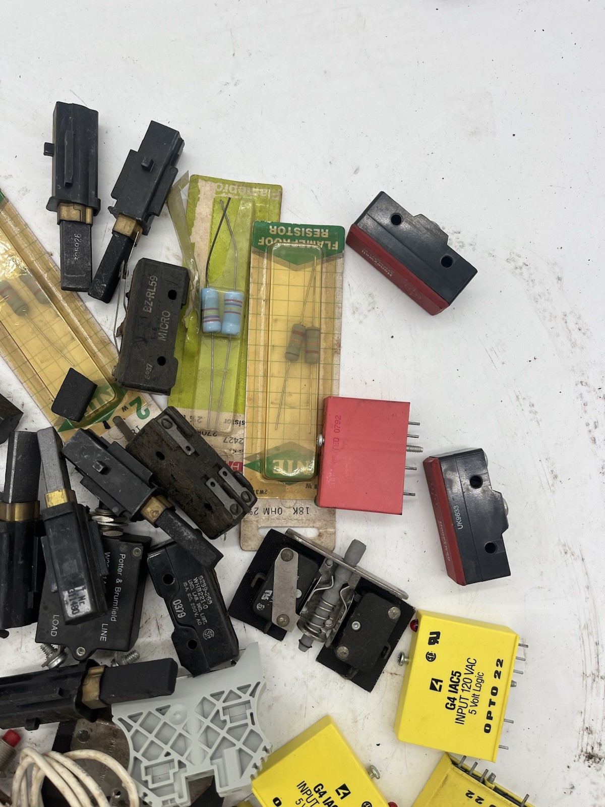 Misc Electronics (UNTESTED) INCLUDES micro bz-r814,micro ba-2r-p4, opto 22 odc5