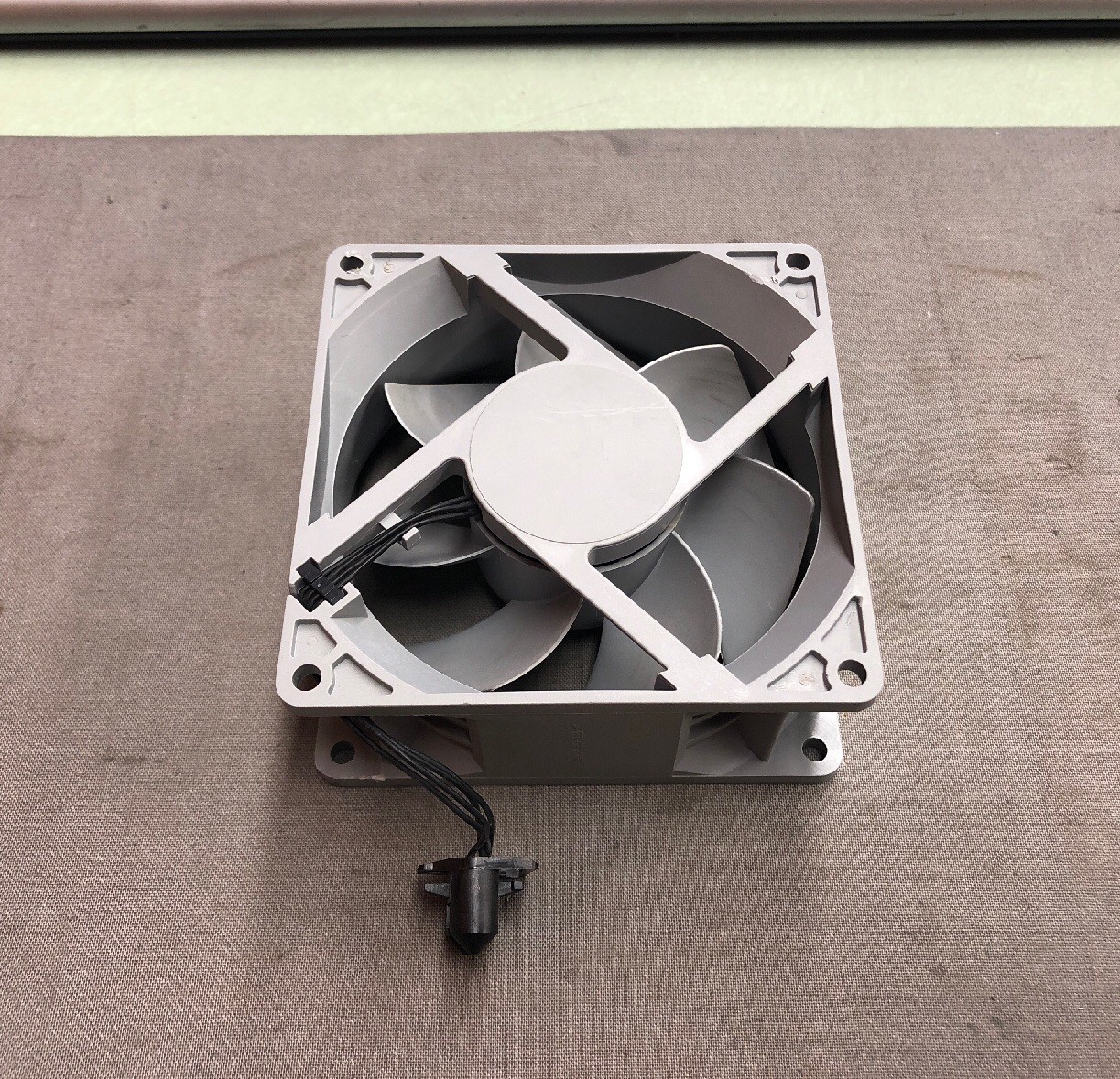 Delta AFB0912EHE 12V 4-wire Server Square Fan 607-3018