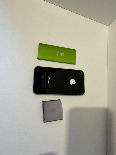 ipod nano lot with iphone no chargers (not tested) AS IS