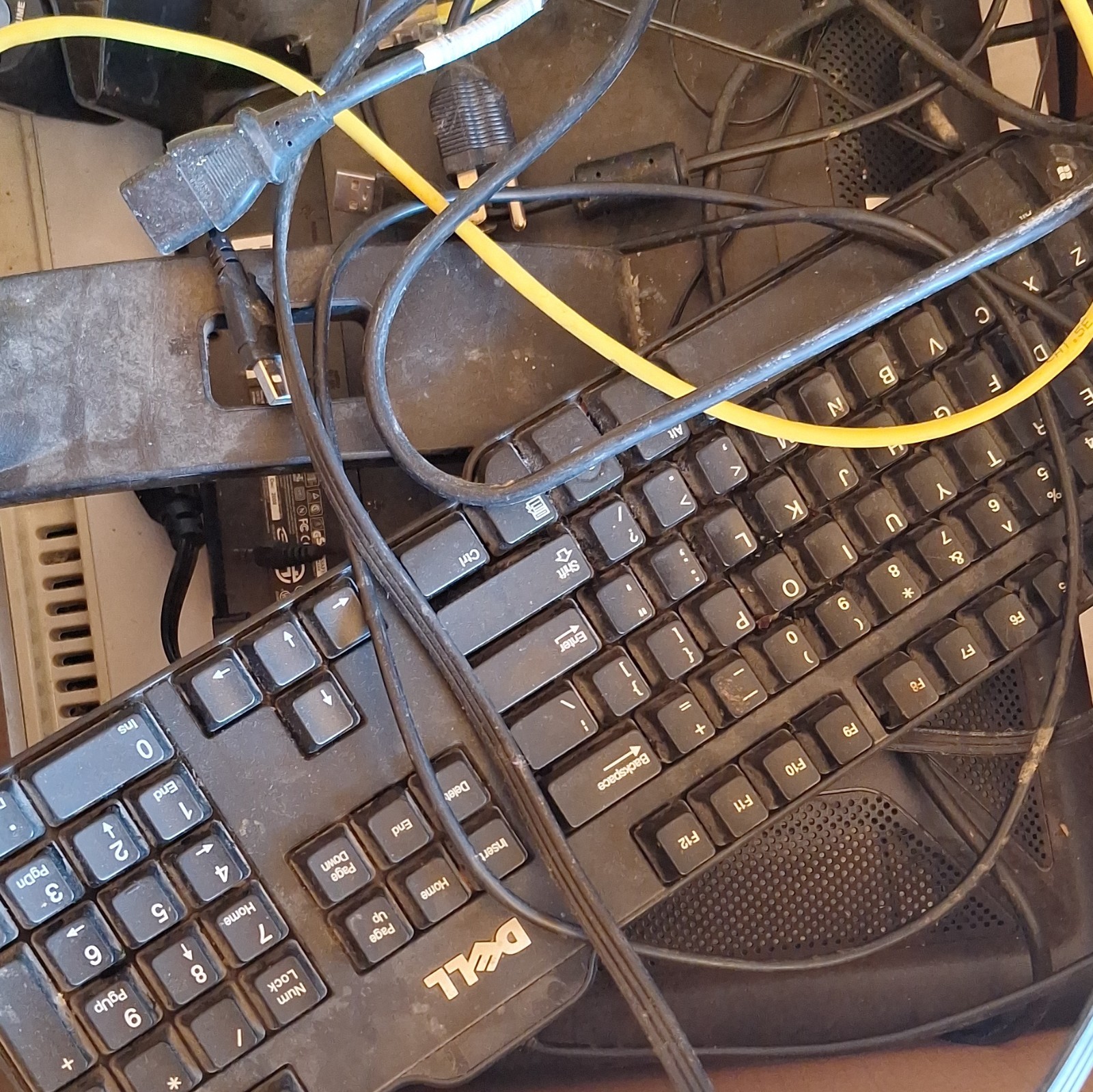 Dell Dell Model Mixed Lot of Computer Keyboards and Assorted Cables