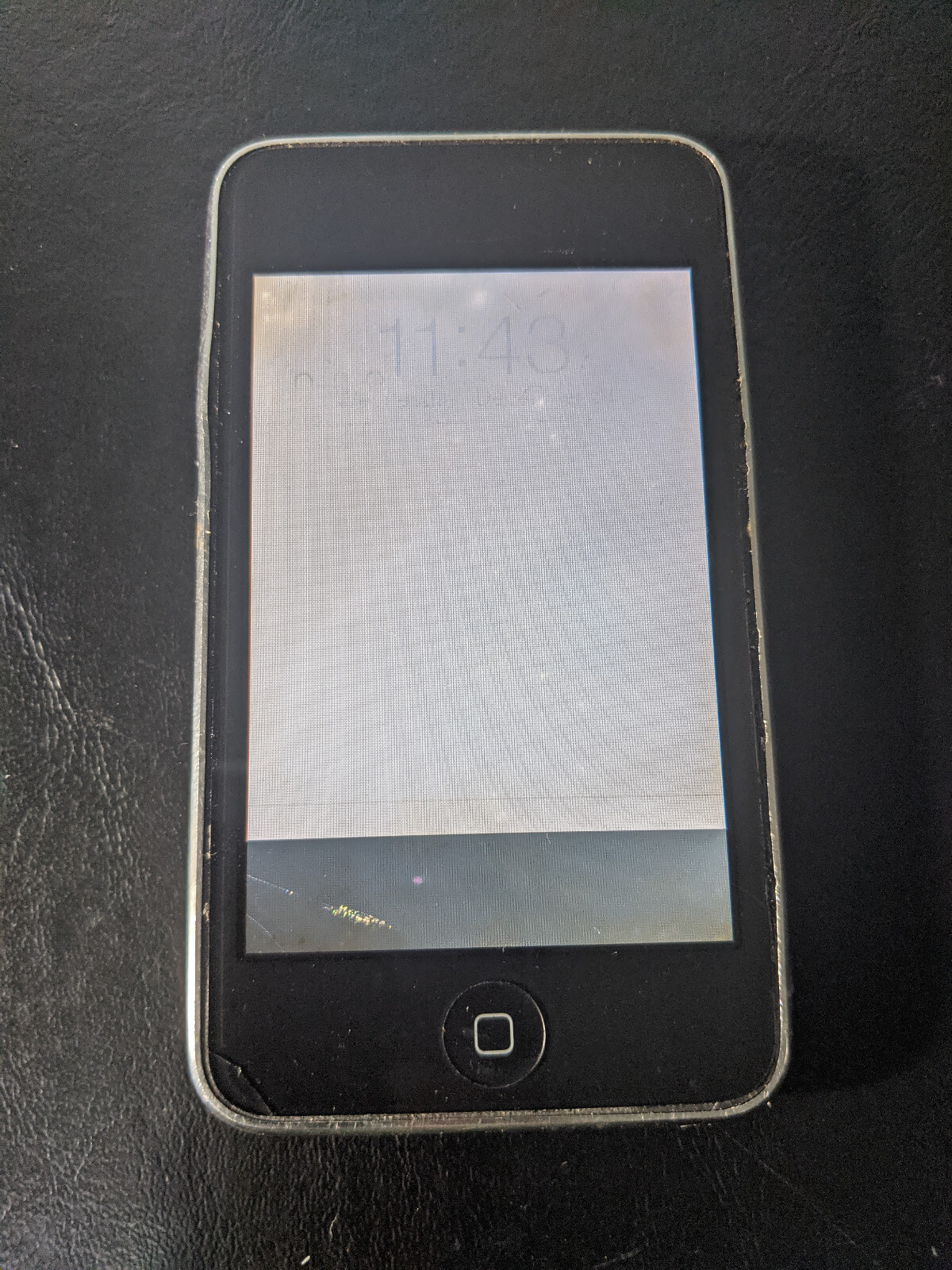 Lot of 7 Apple products – ipod, Iphone – take a look