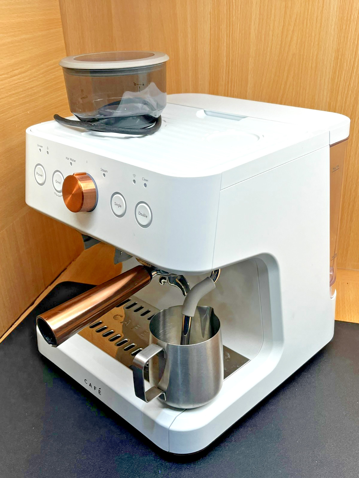 Café – Bellissimo Semi-Automatic Espresso Machine with 15 bars – Matte White