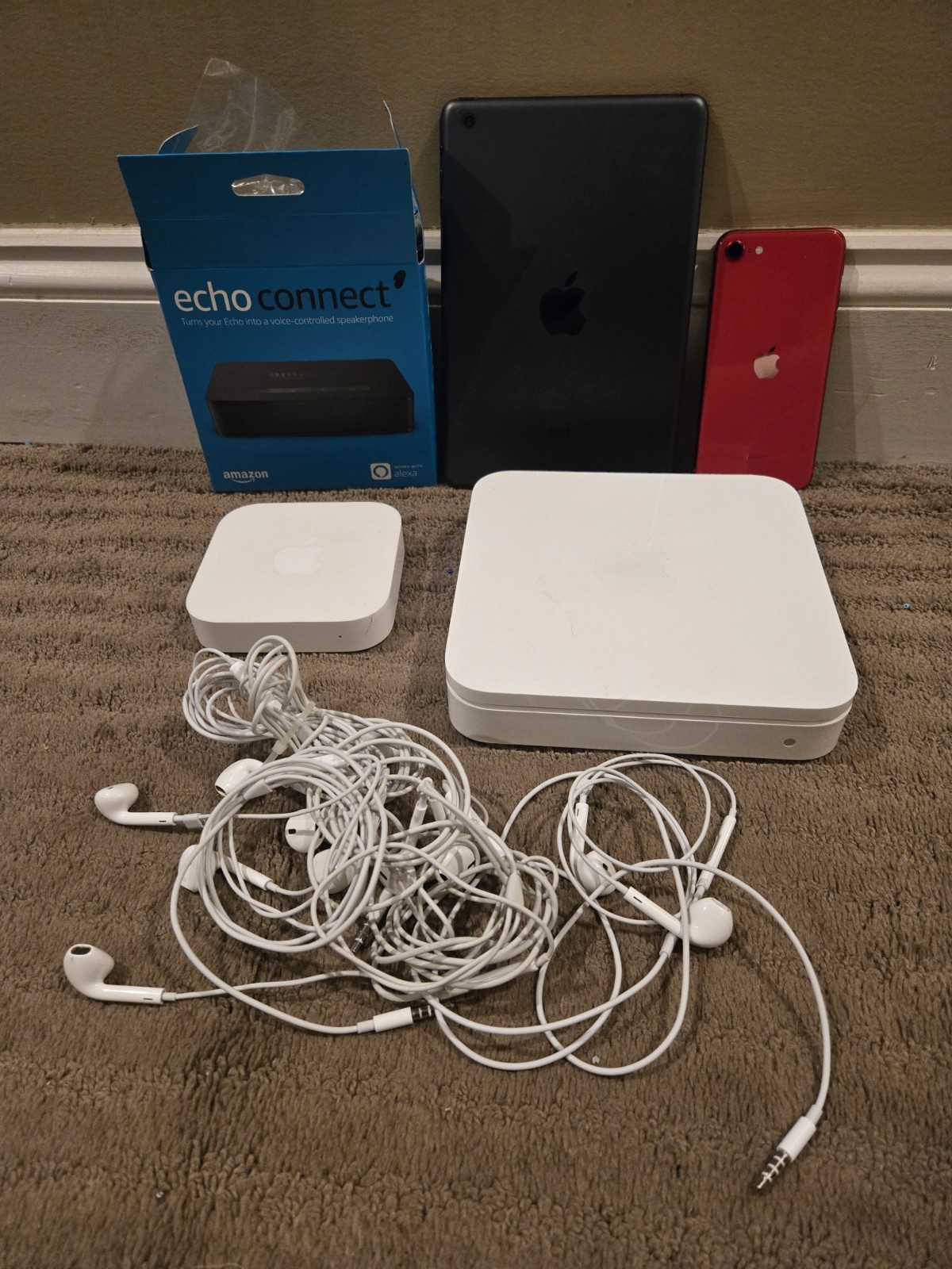 Lot of Mixed Assorted Apple Products, iPad, iPhone, Earbuds, Echo, Etc