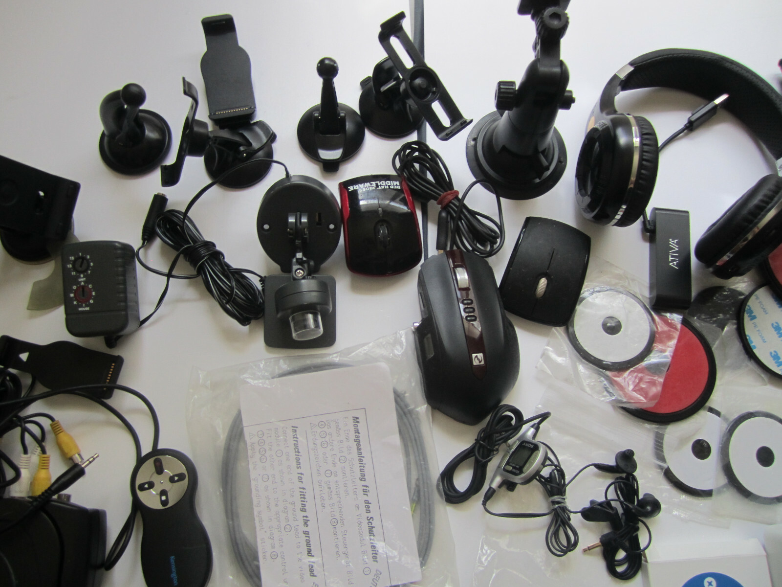 Mixed Lot of Electronics,Car Windshield Suction Cup Mount, mice, etc, E