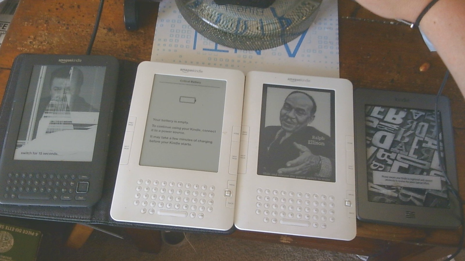lot of 4 amazon kindles models D01200 D00701 D00511 D00901
