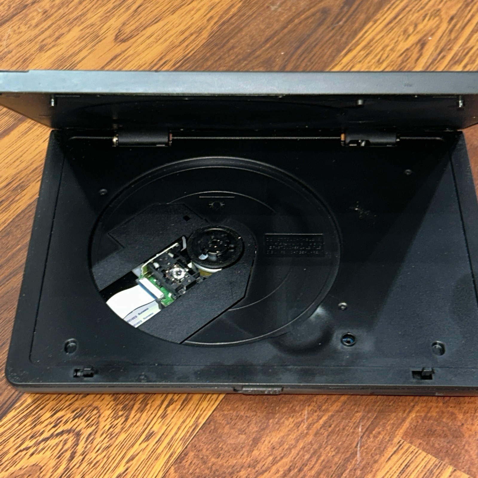Lot of 2 Polaroid 9” & Vextra 7” Portable DVD Players With Case. Not Tested
