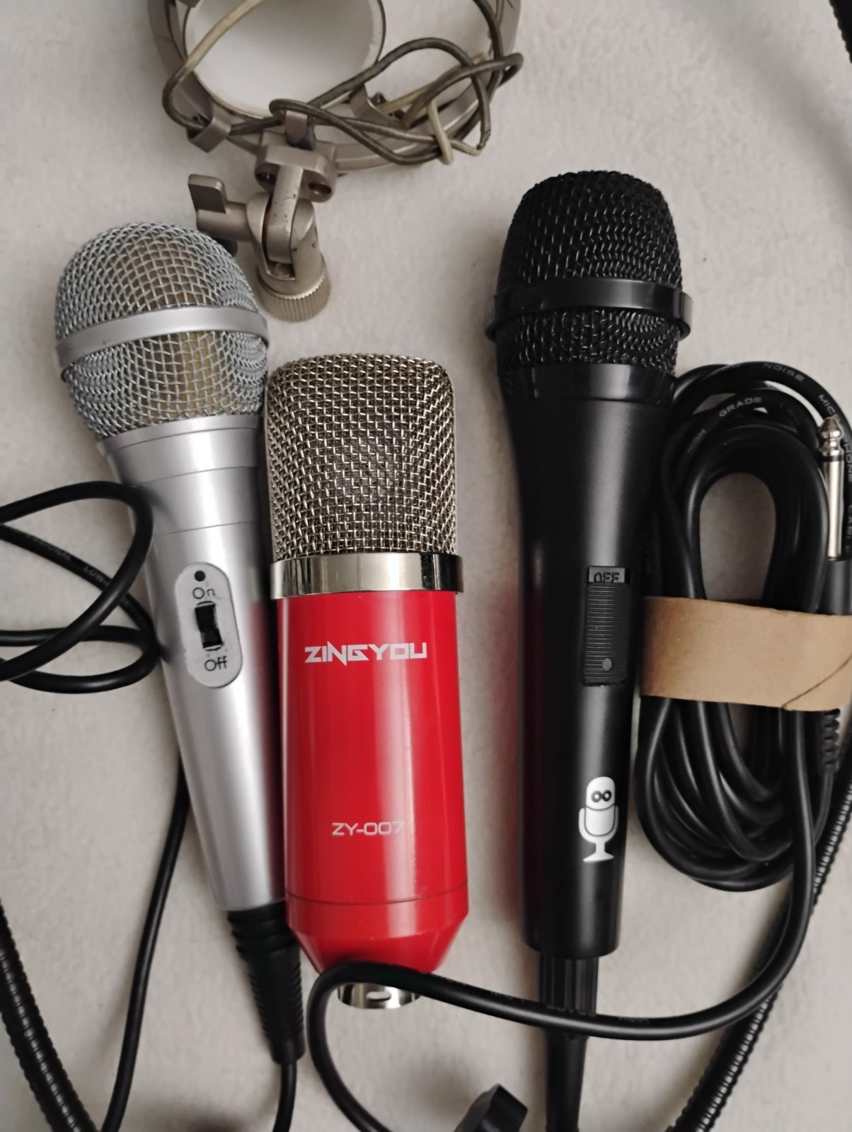 3 mic’s plus some miscellaneous items all untested