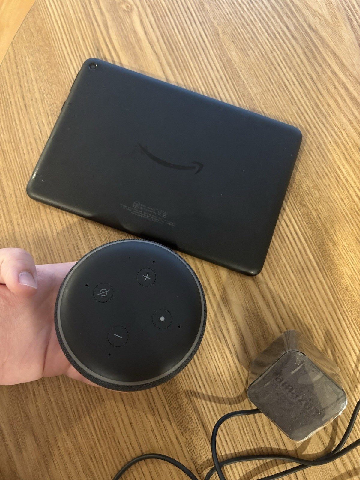 Amazon Fire 7″ Tablet (2017) w/ Echo Dot, Voice Assistant, Charger & USB