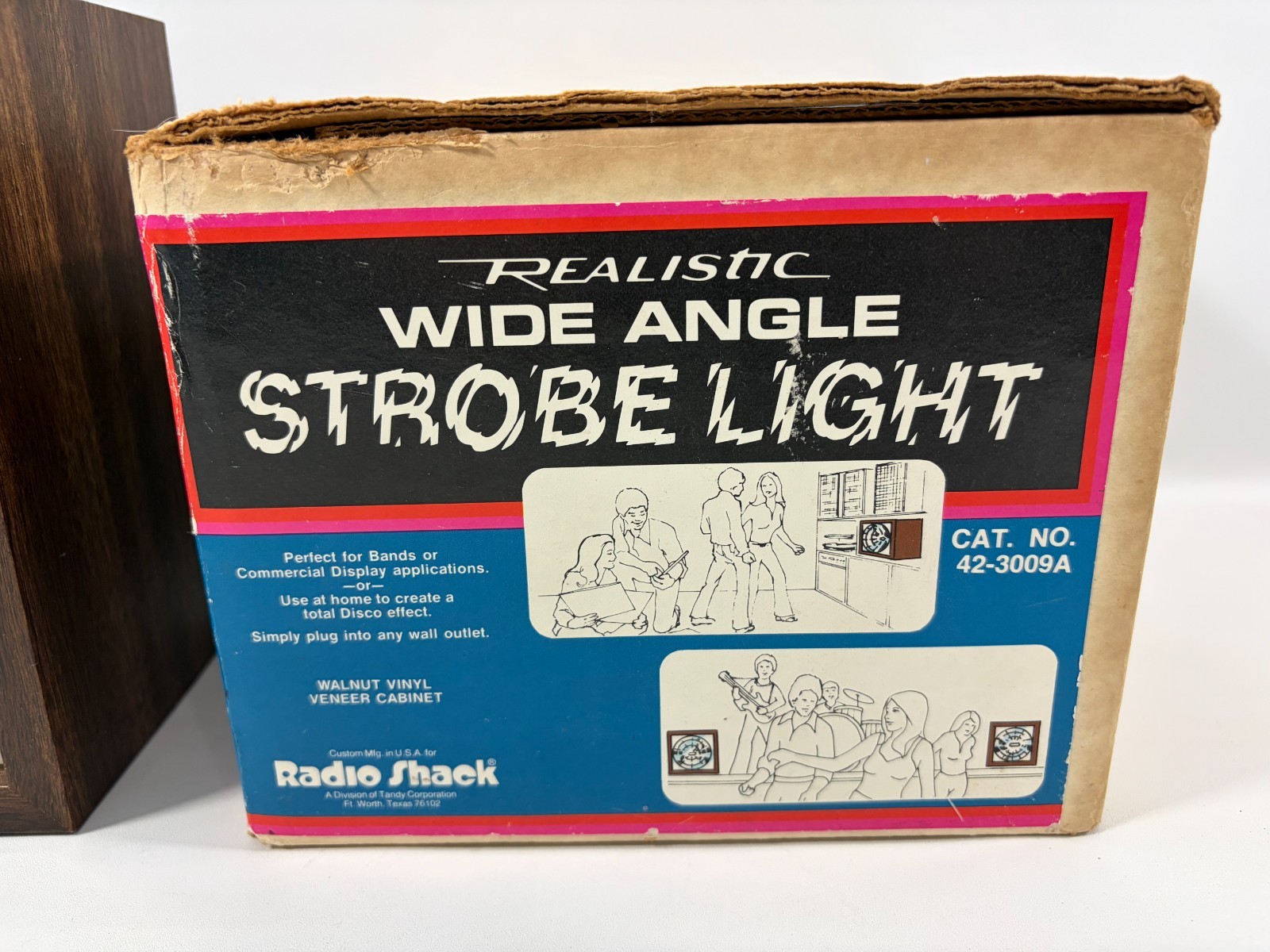 Vintage Realistic Wide Angle Strobe Walnut Veneer Finish 42-3009A WORKS