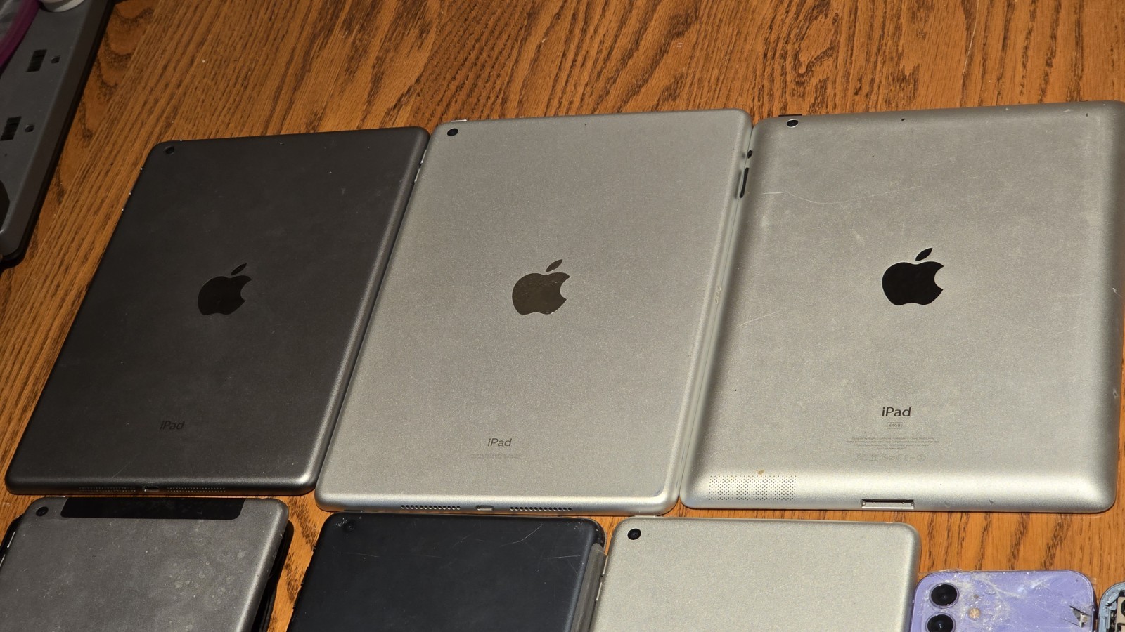 18x Apple Devices Lot iPhones iPads iPods Watch For Parts or Repair Only