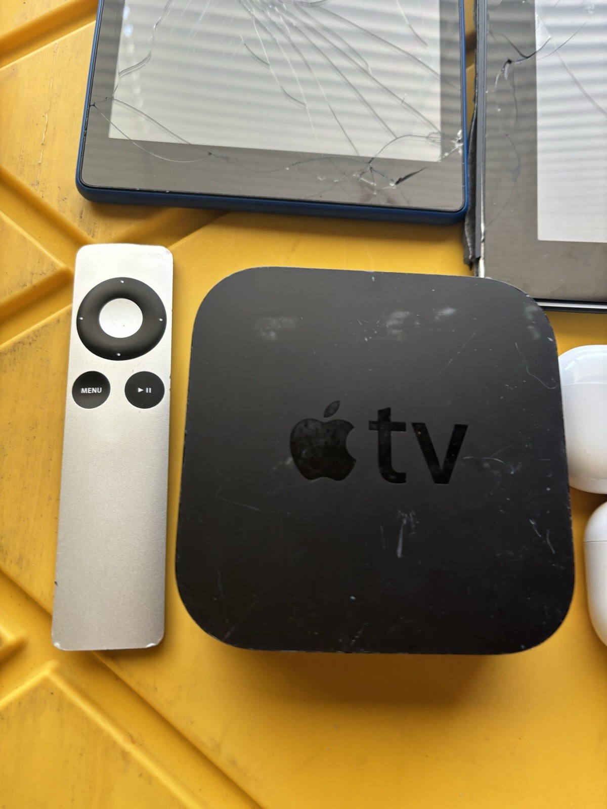 Apple and random electronics For Parts Lot (READ DESCRIPTION)