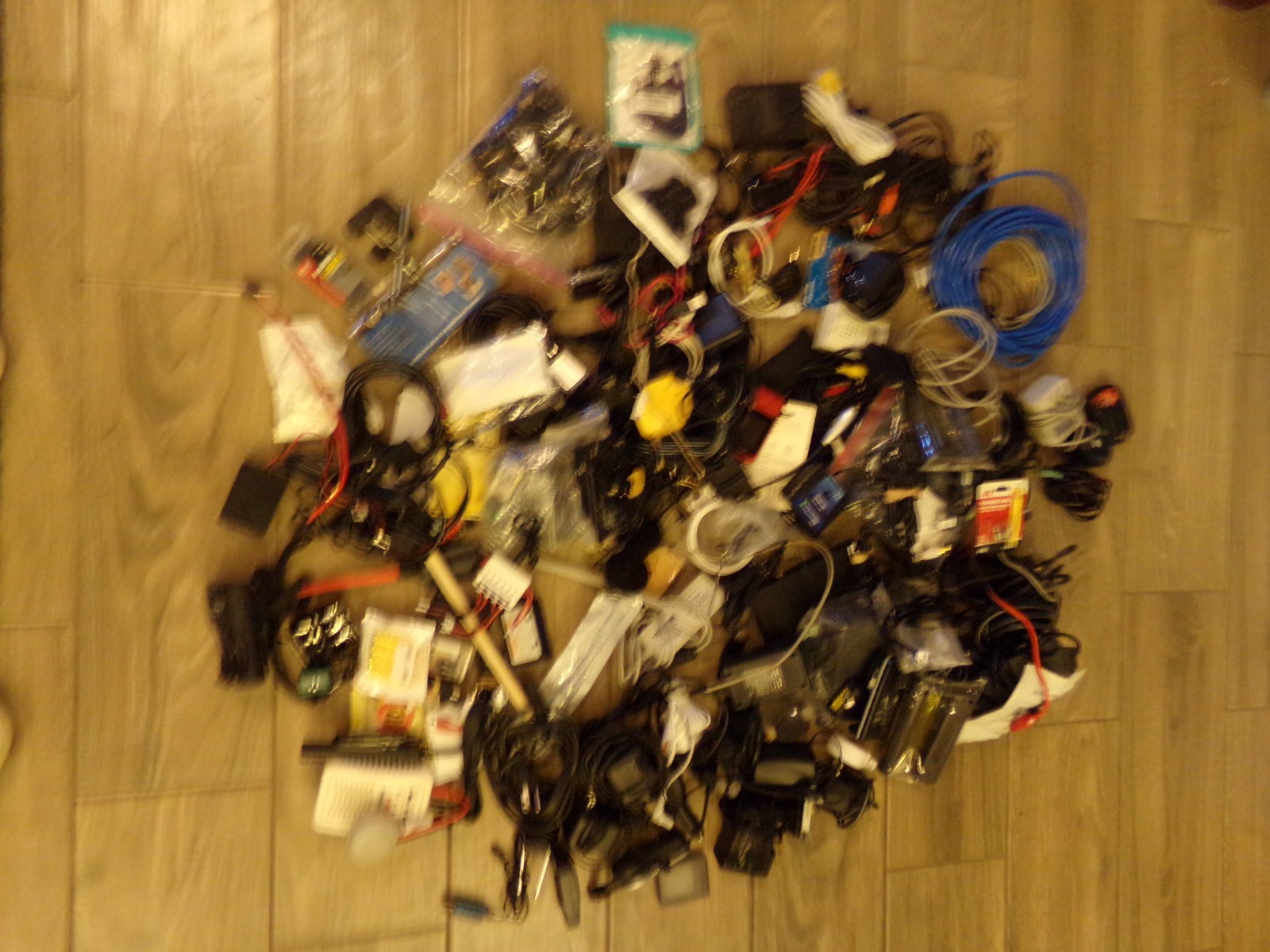 Mixed Lot of Electronics Cables, Chargers, and Power Adapters – Assorted Types +