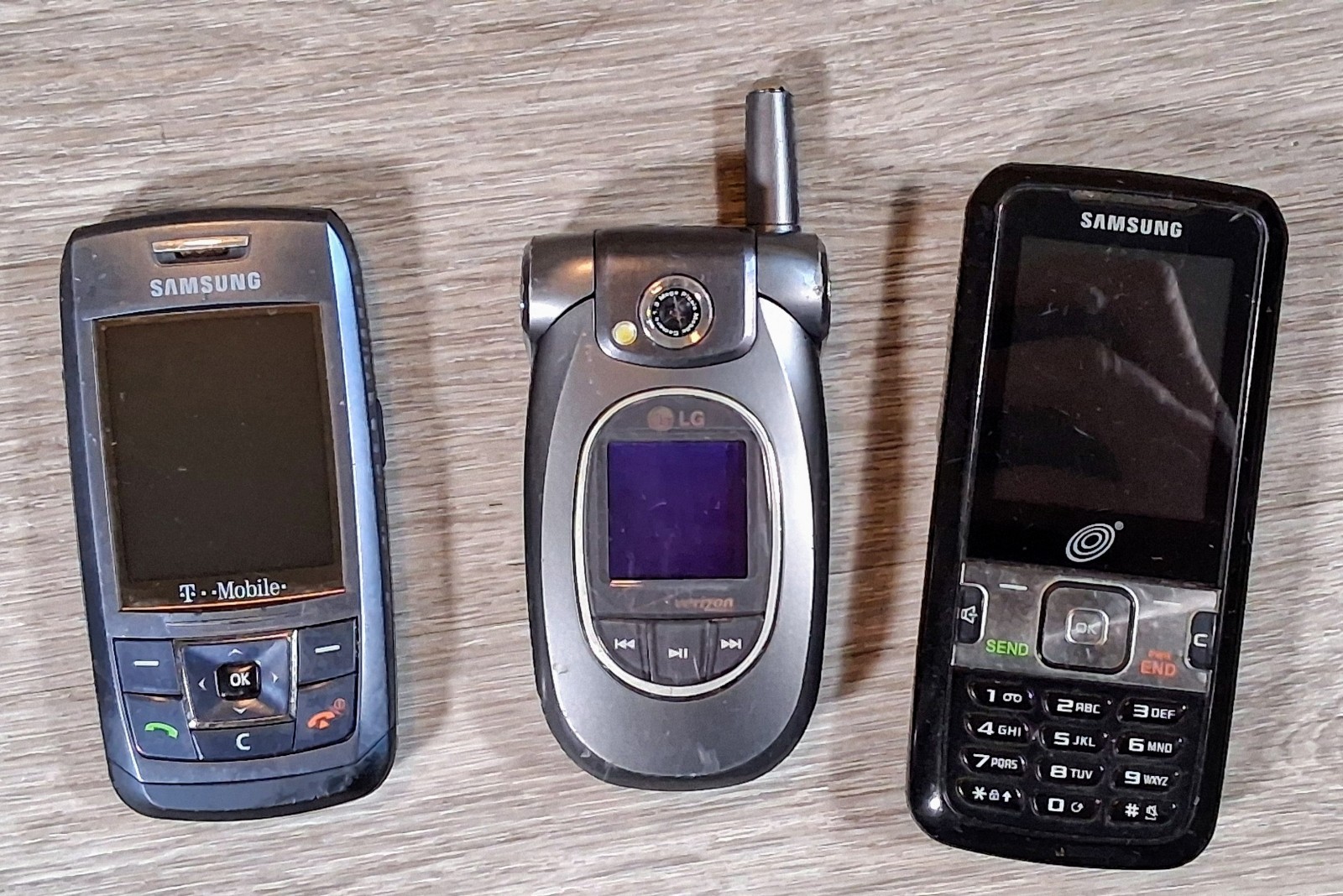 Vintage Cellphone Lot (3) Samsung & LG (FOR PARTS REPAIR OR MOVIE PROPS)