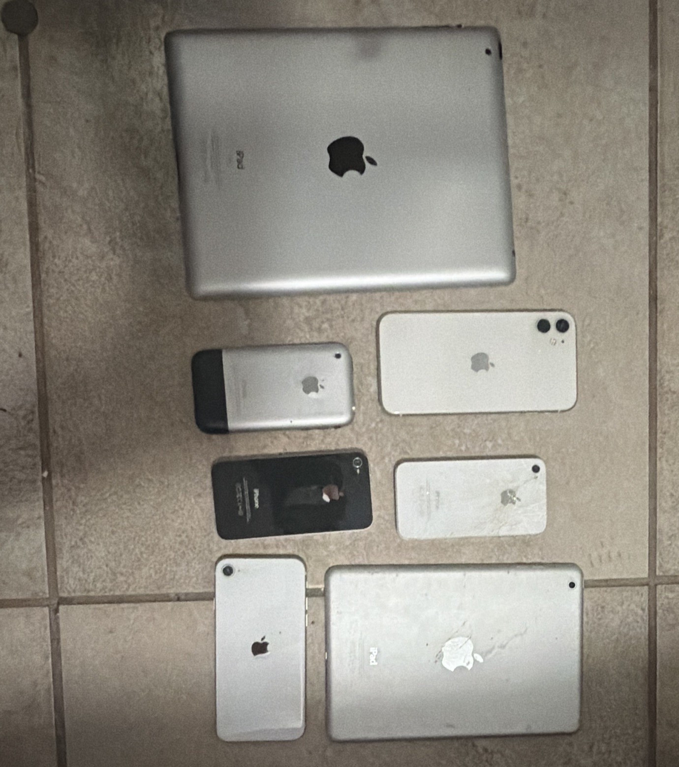 Lot 8x Old iPhones iPads for Parts Repair iPhone 11 iPad 2/4 AS IS