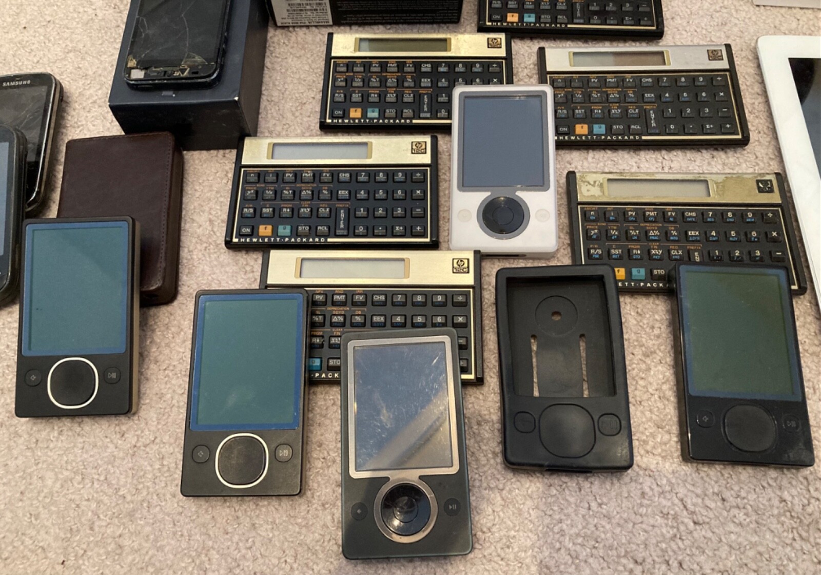 HUGE Electronics Lot ZUNE IPAD IPOD HP Calculator
