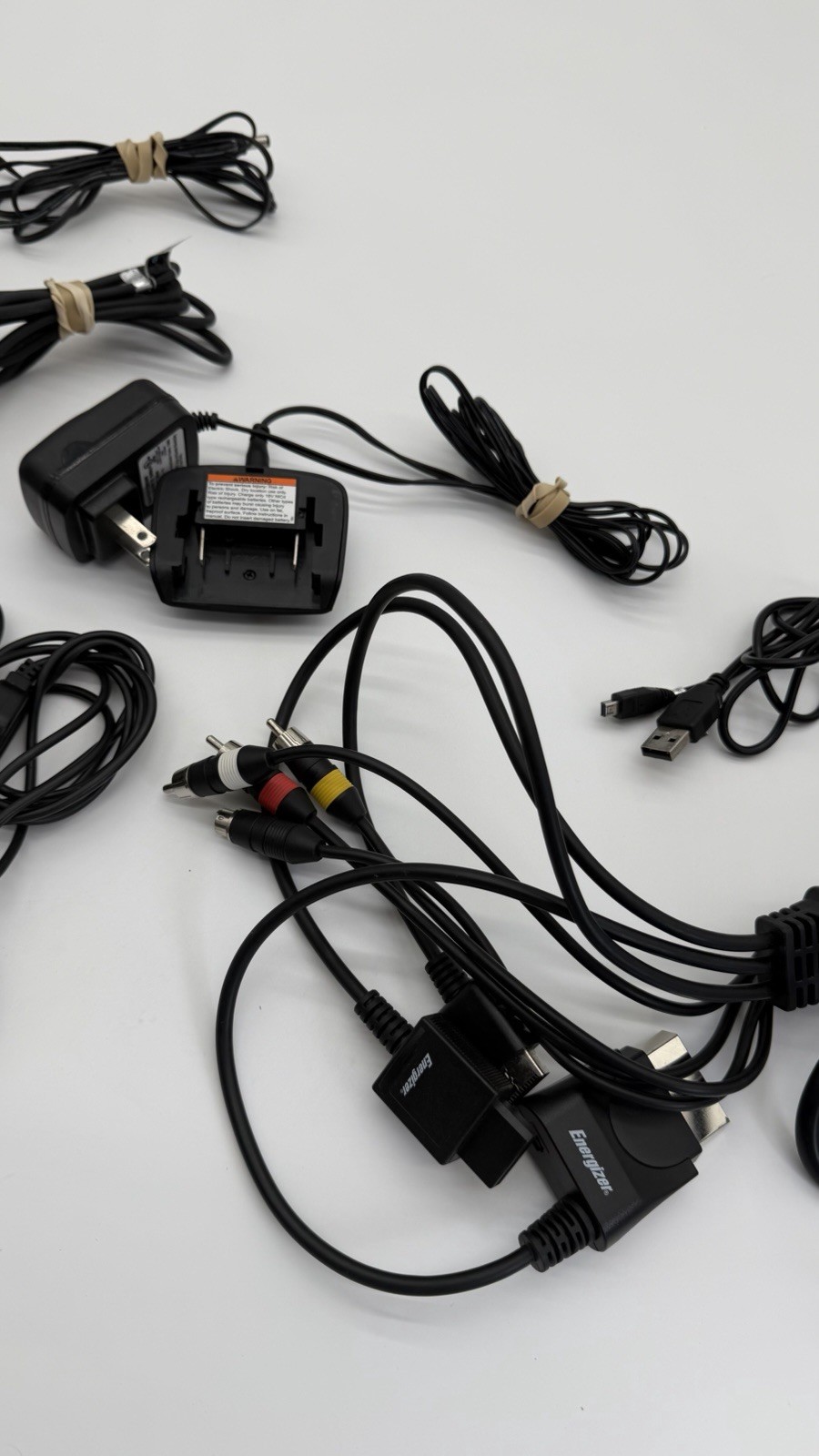 Mixed Lot of Electronics Cables, Chargers, and Power Adapters – Assorted Types