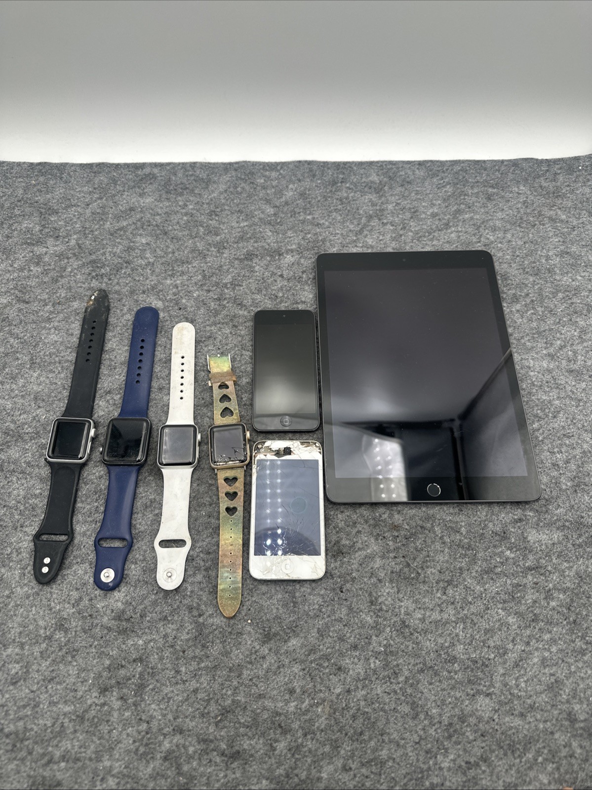 Lot Of Apple Products For Part Or Repair iPod/ipad/Apple Watch