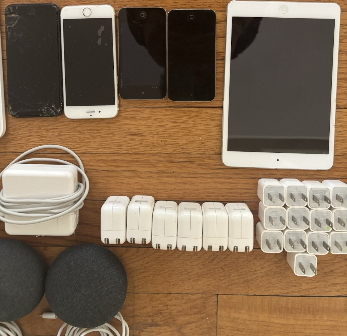 Apple/Google Mixed Lot iPhone 6/7, iPad mini 1st Gen A1432, USB-C