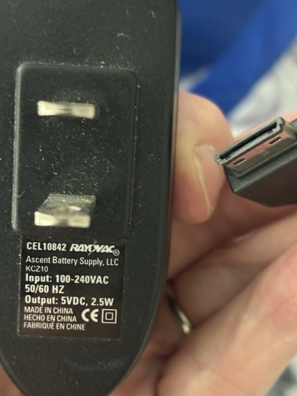 Mixed Lot of Electronics Cables, Chargers, and Power Adapters – Assorted Types