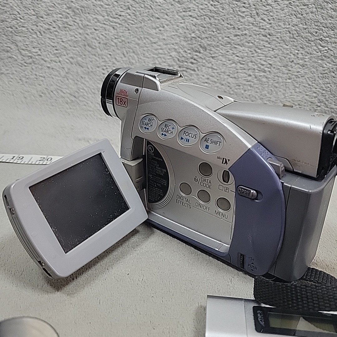 Electronics Lot Olympus Recorder Canon ZR40 MP3 Player FOR PARTS
