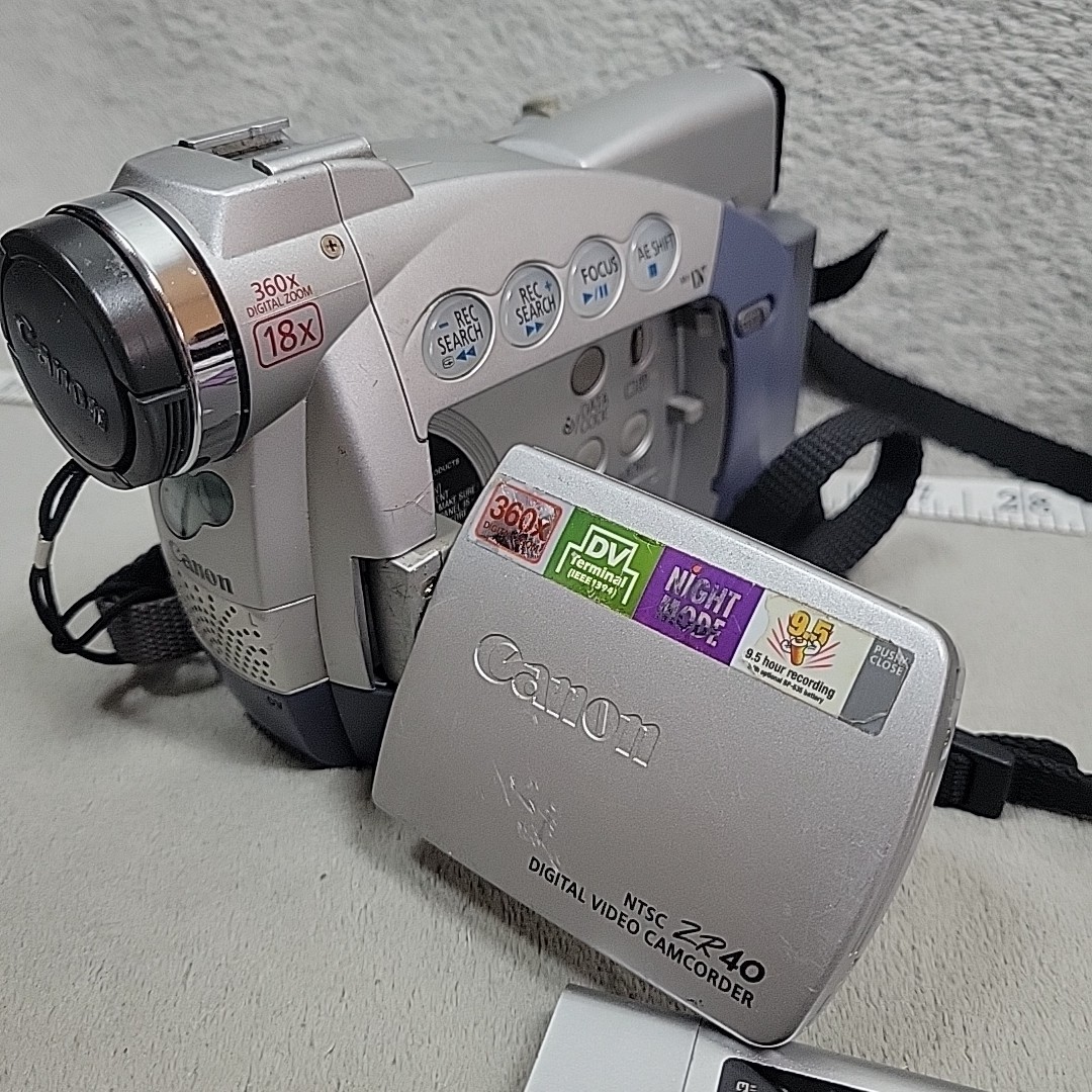 Electronics Lot Olympus Recorder Canon ZR40 MP3 Player FOR PARTS