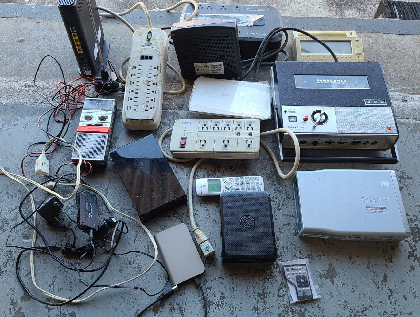 13 PIECE LOT BRANDED ELECTRONICS Drives RECORDERS ROUTERS Adaptors & MUCH MORE!