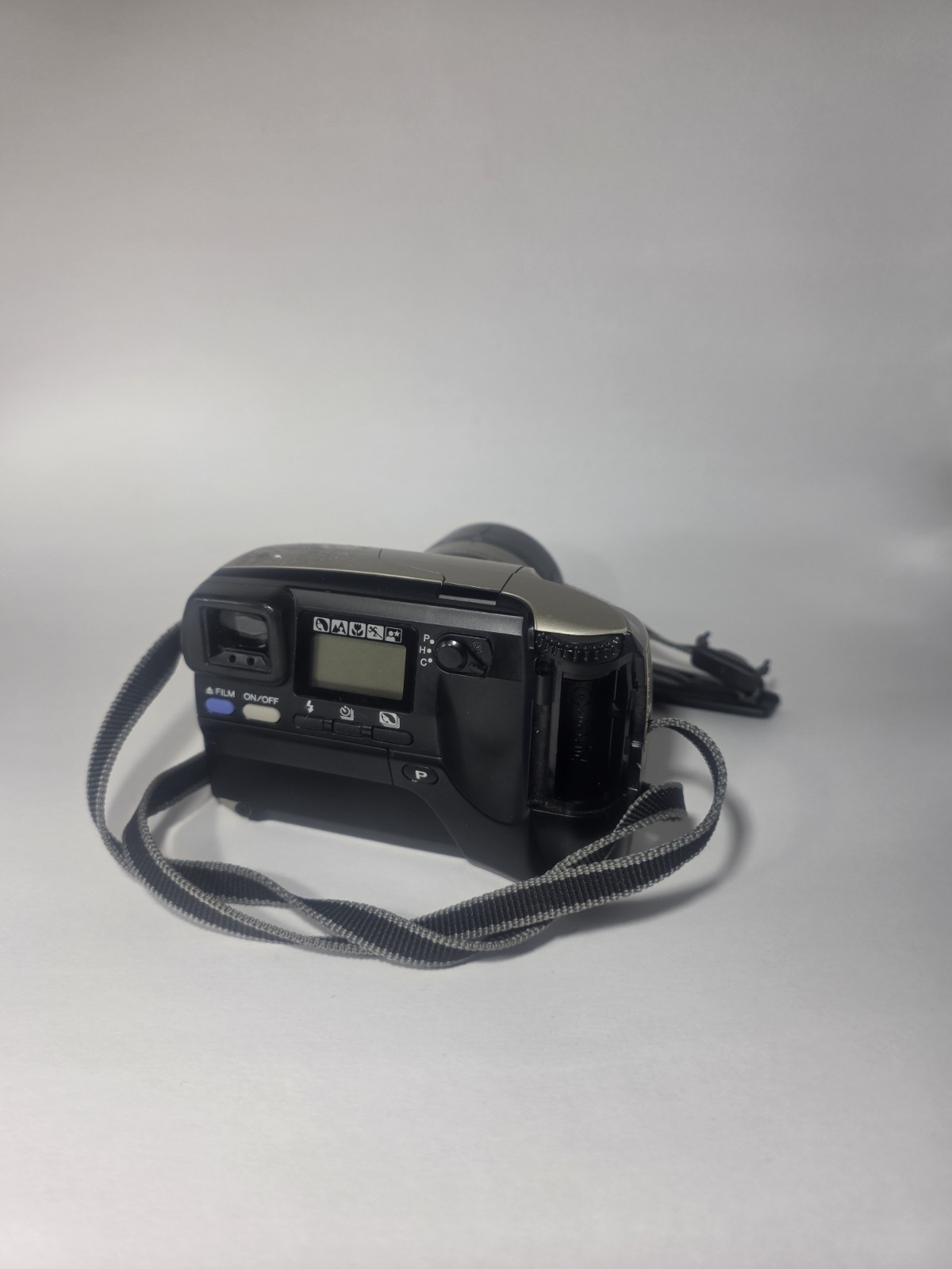 Minolta Film Camera with Zoom Lens – Untested – Sold As-Is for Parts or Repair
