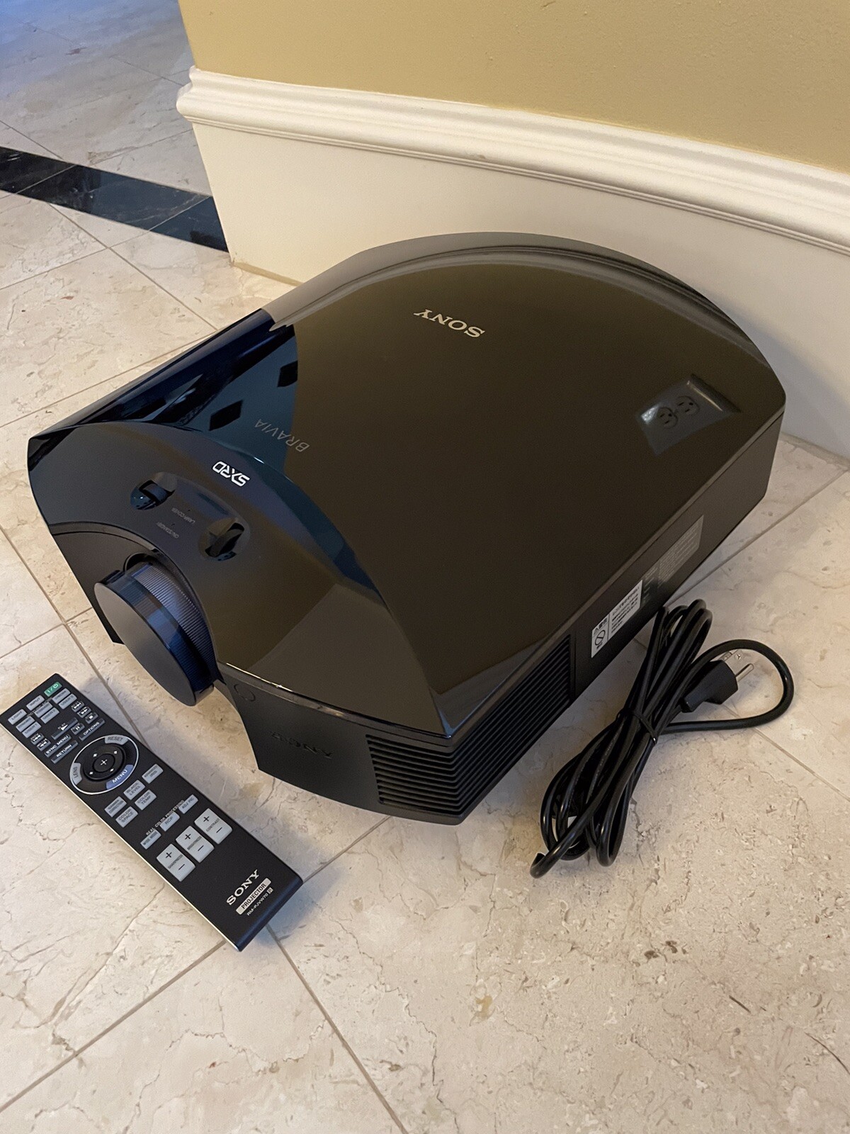 BARELY USED Home Theater Bundle Da-Lite Sony Definitive Technology And Klipsch