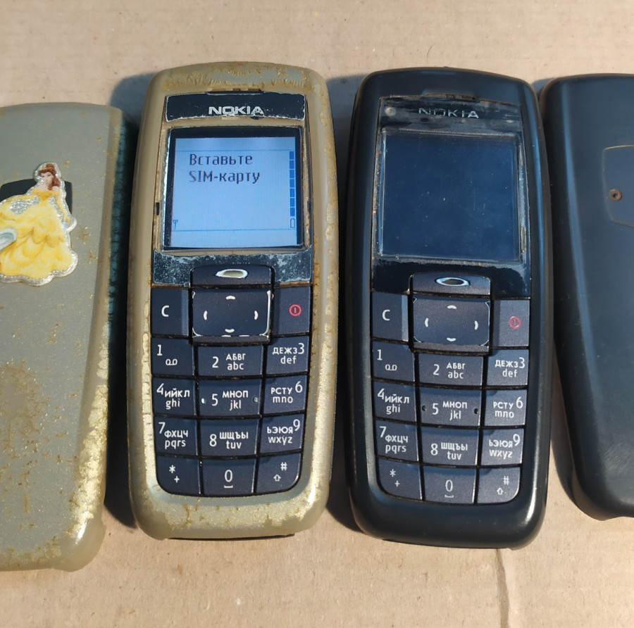 Nokia 2600 (RH-59) – Set of 2 Retro Mobile Phones – Made in Hungary – Working