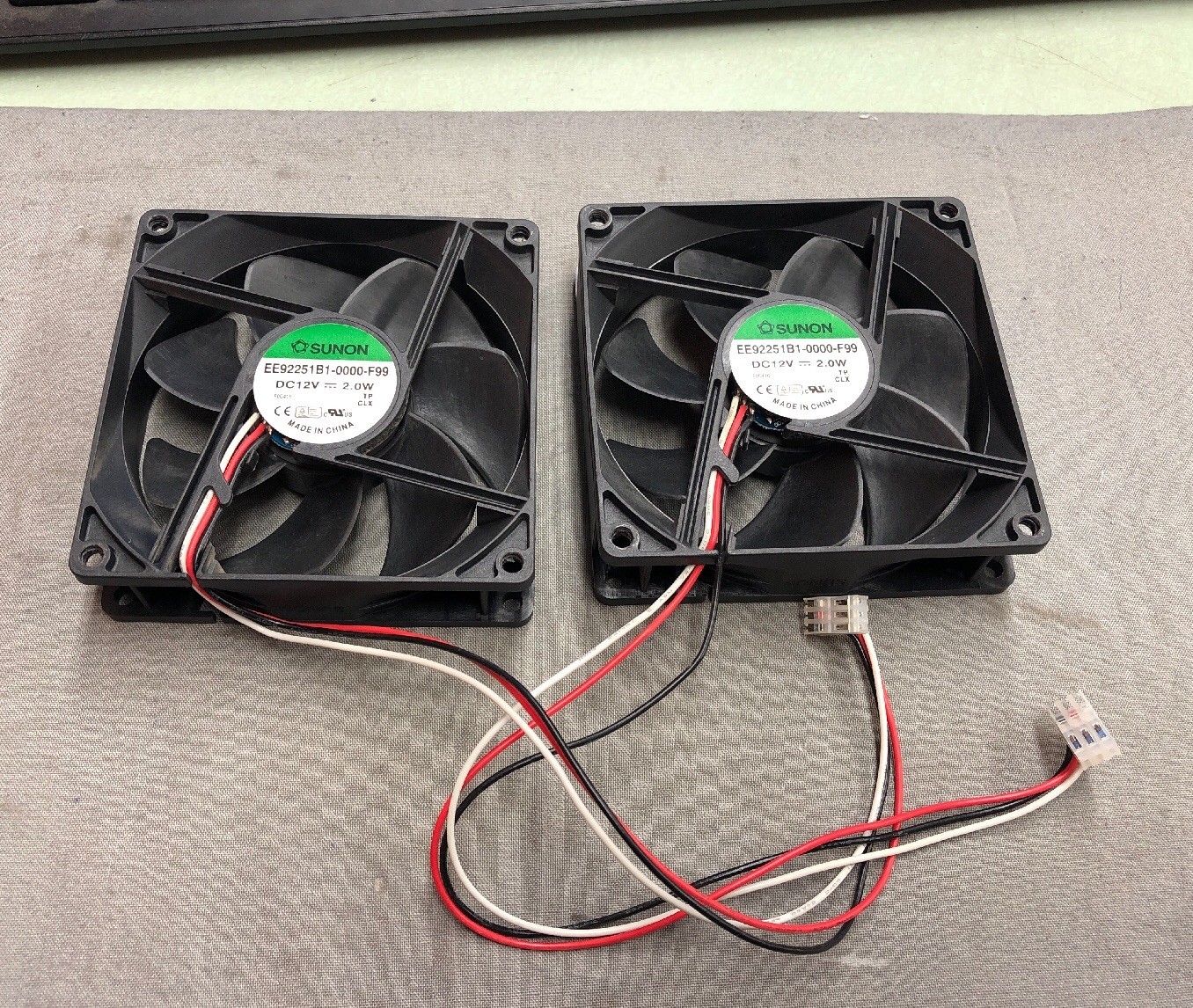 LOT OF 2 SUNON EE92251B1-0000-F99 DC12V 3-wire cooling fan