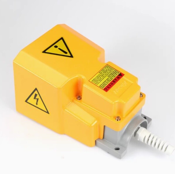 1Pcs New Foot switch HRF-HD3NX 220V 16A with 2 meter line