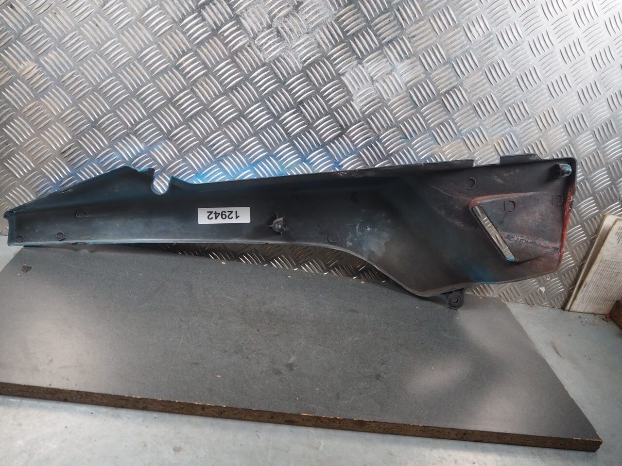 SUZUKI DR800 1992 47211-31D00 SIDE COVER LH 12942