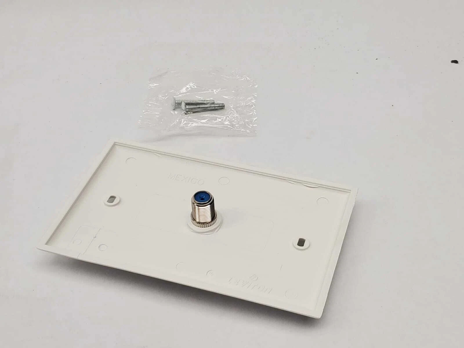 Leviton 80781-W White Coaxial Cable Wall Plate F-Type CATV Video Jack
