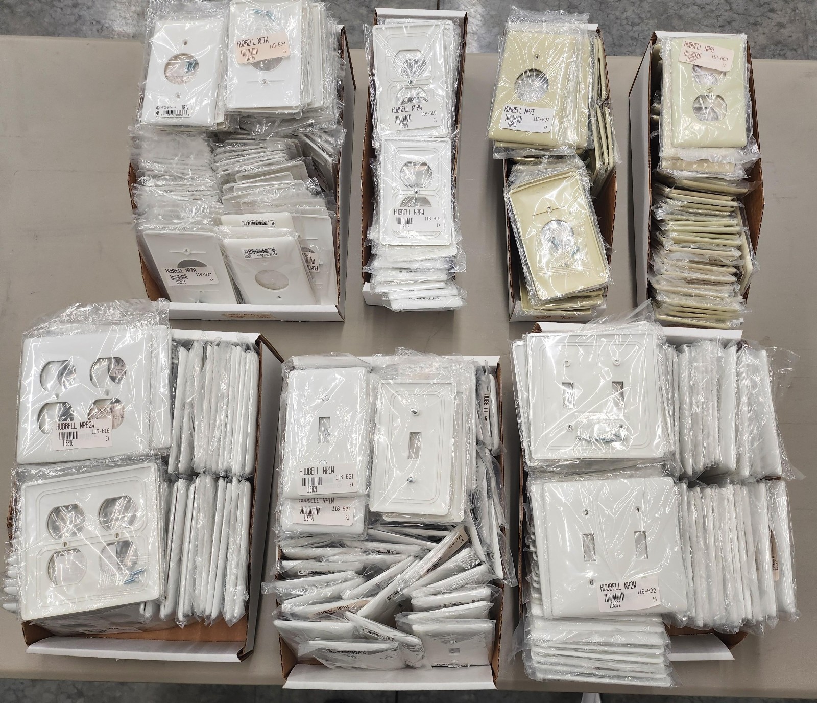 Mystery Electrical Lot 85 Separate Items for a total of 4,684 Pieces