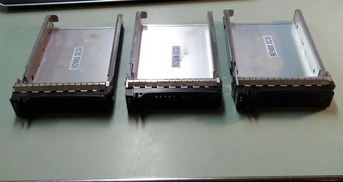 LOT OF 3 Dell PowerEdge Server SCSI 3.5″ Hard Drive Caddy 9D988